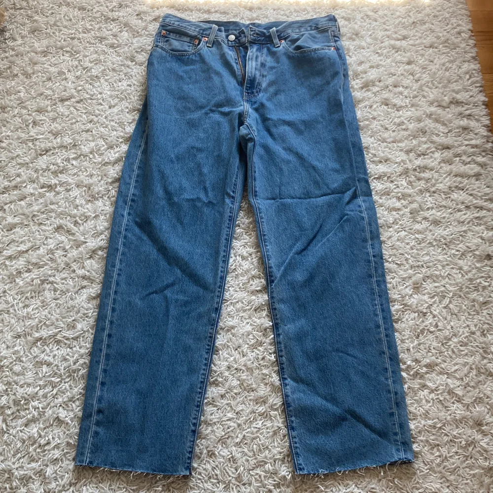 Jättesnygga levis jeans, säljer för att dom är för små. Straight leg. Jeans & Byxor.