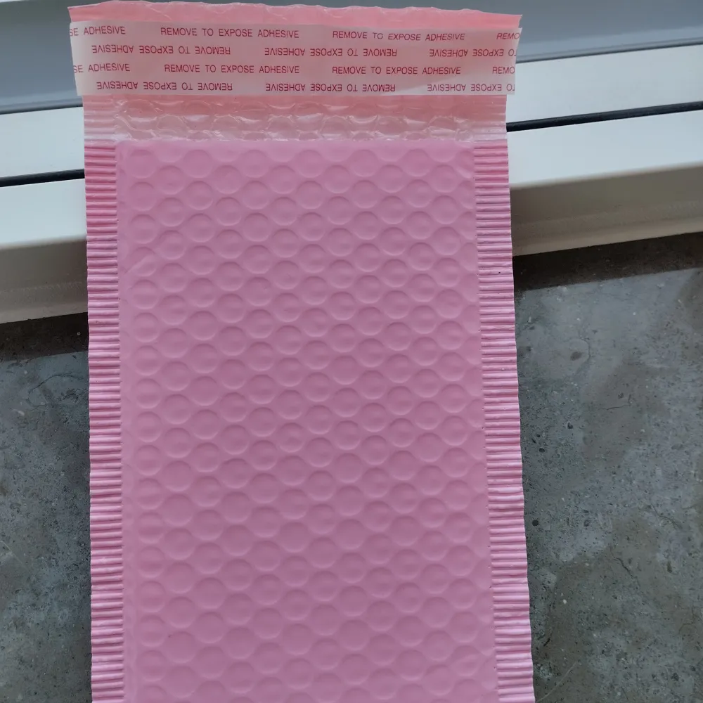 50st rosa bubel kuvert, perfekt för t.ex. en smallbuisiness. Säljer då jag köpte för många. Övrigt.