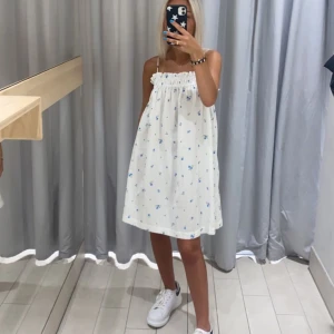 Klänning - Sommarklänning från H&M, Stl S😍 Köparen står för frakten!