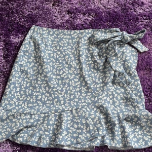 Kjol - Söt sommarkjol som inte kommer till användning🤩