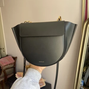 Wandler svart väska  - Svart Wandler Black Hortensia väska (äkta) i utmärkt skick 