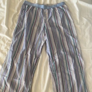 Calvin Klein pyjamasbyxor - Säljer då dem är för korta på mig som är 180cm. Endast testade 