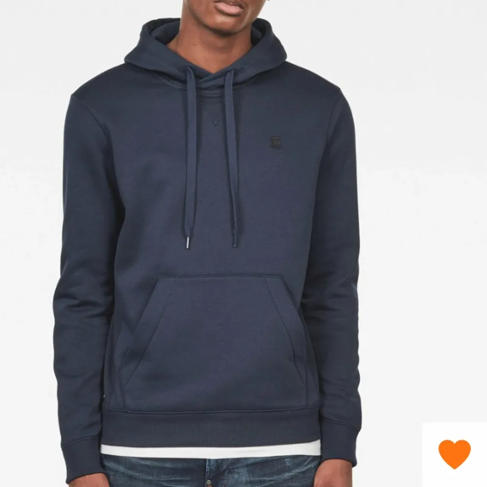 Säljer min g star hoodie för att den är för liten och inte kommer till nån användning, Den är nästa helt oanvänd har endast användt den en gång, inga hål eller fläckar, Köpte den på zalando för 850kr,. Hoodies.