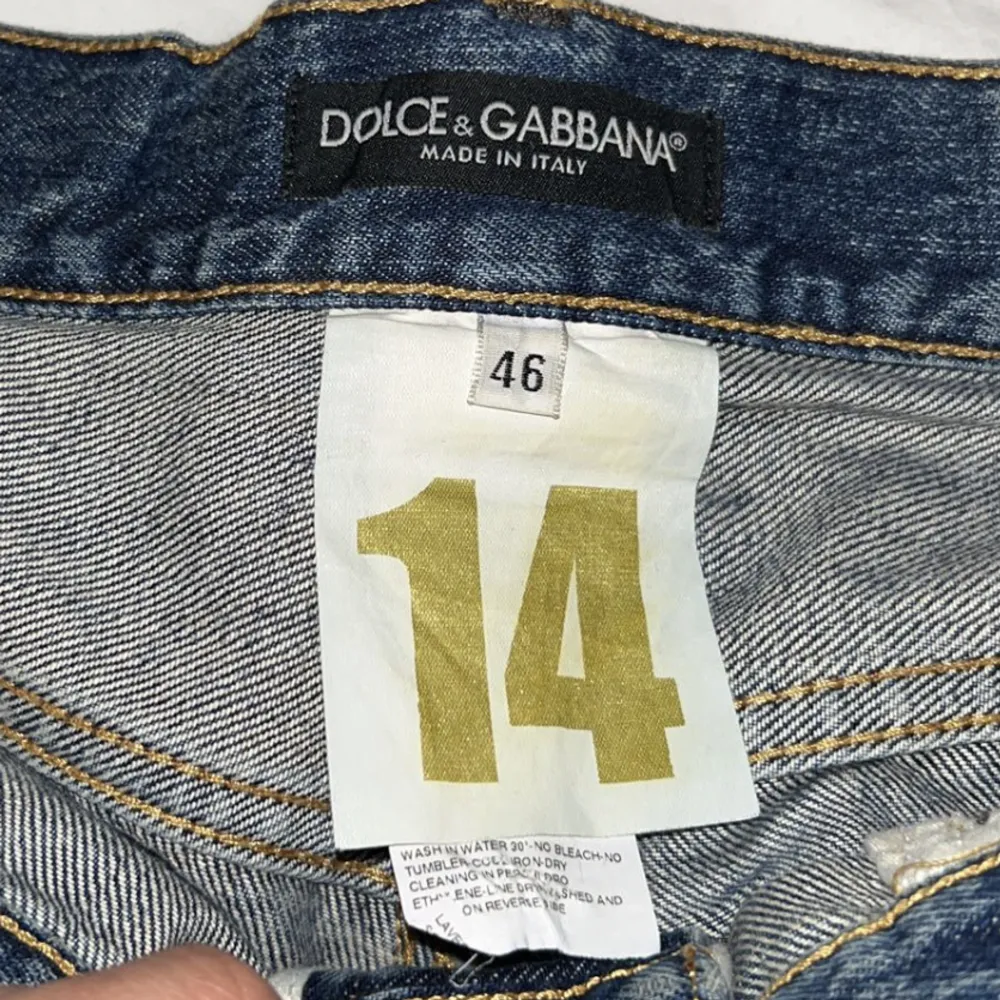 D&G jeans gammal modell knappt använda. Säljer då det ej är min stil, helt felfria:) Nypris 5449kr, priset kan absolut diskuteras! Allt gott/ Philip. Jeans & Byxor.
