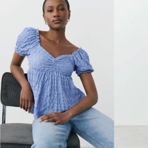 Blå topp - Säljer nu en blå topp som alldrig är använd! Lappen är kvar 🤩