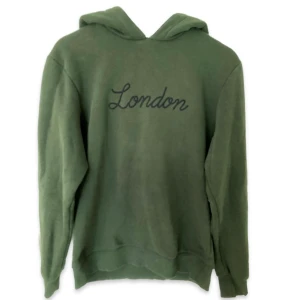 Grön ”london” luvtröja - Riktigt bra kvalitet. Använt några enstaka gånger. Orginal pris: 350kr