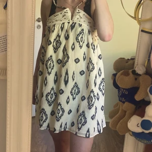 Klänning  - Oanvänd bara testad klänning från Zara med prislapp kvar💗