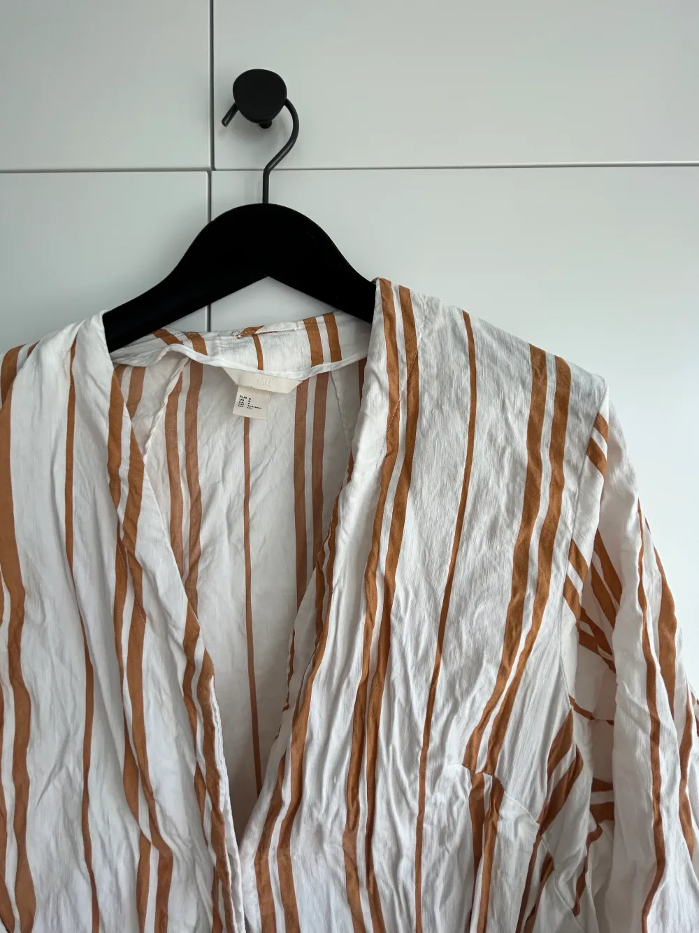 Linen summer dress. Pockets and drawstring details. . Klänningar.