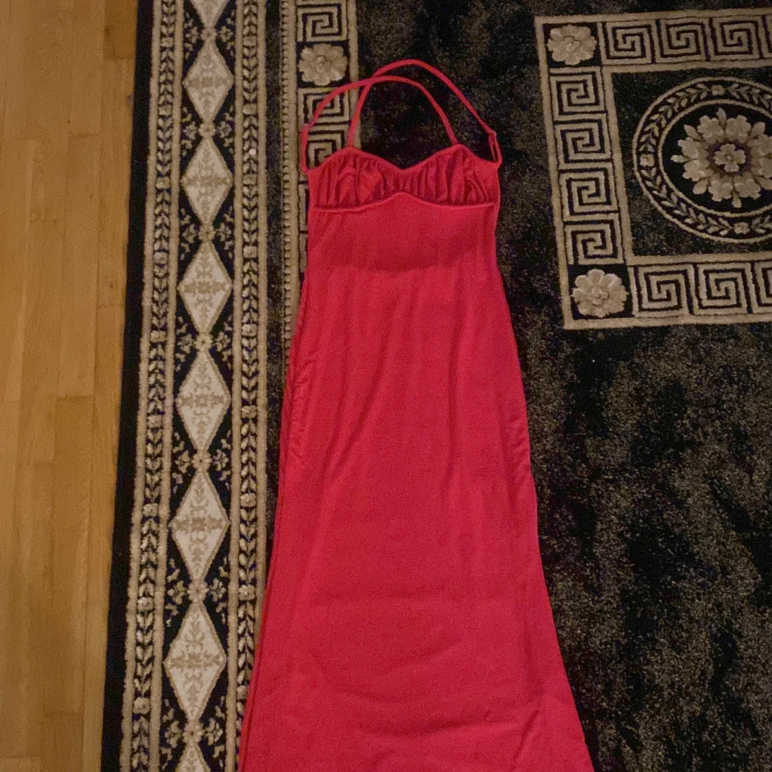 Rosa klänning rygglös midi - 90