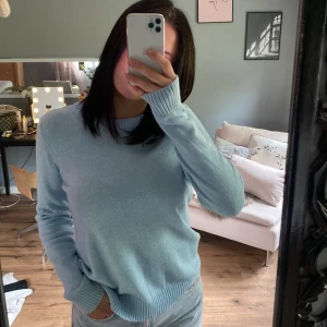 Stickad tröja - Super fin stickad tröja från Vila, i nyskick då den bara använts va två gånger💓