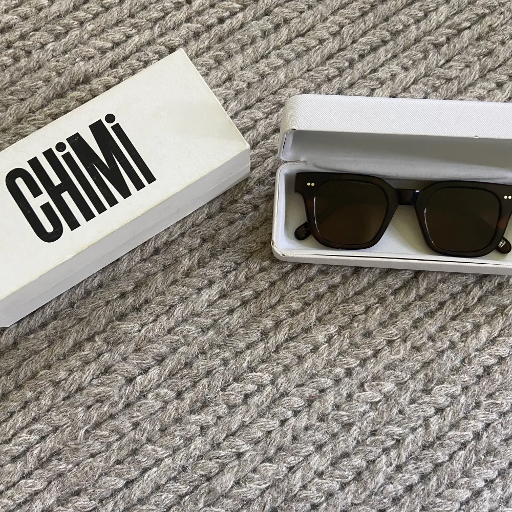 Ett par snygga och klassiska chimi eyewear #004 i Tortoise kommer med glasögonfodral samt original förpackning!. Accessoarer.