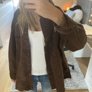 Oversized skjorta  - Snygg oversized manchester skjorta från H&M i storlek S men passar M🤠