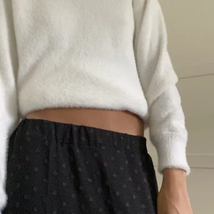 Vit fluffig stickad tröja  - Så fin fluffig stickad vit tröja från ellos 🤍