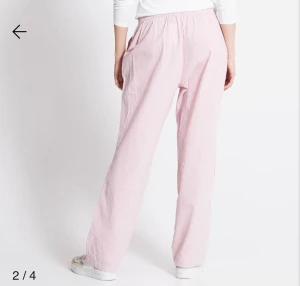 Pyjamas byxor  - Säljer domhära rosa randiga pyjamas byxorna, använda en gång men alldrig sovit i