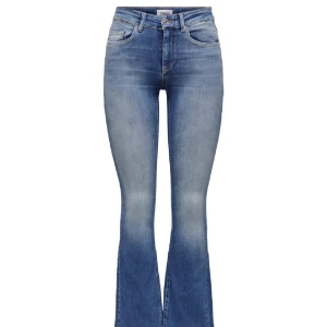ONLY jeans - säljer mina ONLY bootcutjeans i storlek s och längd 30. Lite korta på mig som är 170. Väldigt fint skick och lite använda. Nypris 479kr💗