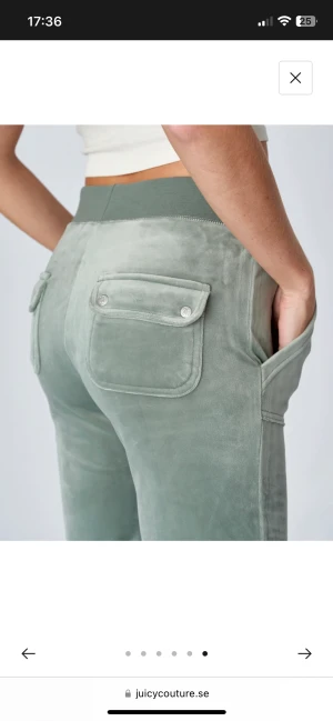 Ljusgröna juicy byxor  - Säljer mina ljus gröna juicy byxor i storlek (xxs) och som passar mig som är ca 164 cm. Säljer för att dom inte kommer till användning. Kan tänka mig att byta klädesplagg. Priset kan diskuteras och skriv om ni har några funderingar. Köparen står för frakt
