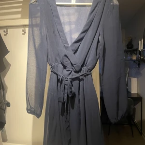 Klänning  - Klänning ifrån Nelly använd fåtal gånger 