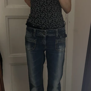 Low waist jeans - Låg midjade jeans så snygga omg men för stora jag köpte dom på sellpy. aldrig använda 