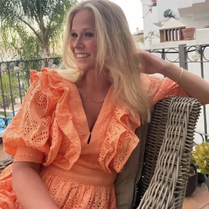 H&m sommarklänning  - Slutsåld klänning från H&m i storlek S.  Kostar 500kr nypris