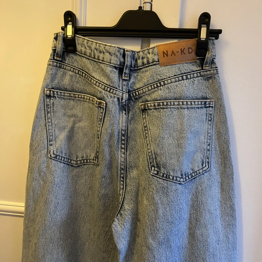 Säljer dessa snygga jeans från nakd i mycket fint skick, storlek 34.. Jeans & Byxor.