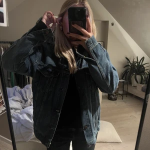 Jeans jacka  - Jeans jacka från Levis.