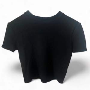 Säljer denna fina soft t-Shirt i färgen svart! Storlek: S Det finns inga defekter och har använts ett fåtal gånger . Kund står för frakt!