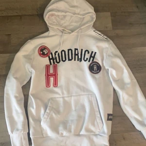 Hoodrich set - Super fint hoodrich sett i storlek Xs som endast är använd få tal gånger, skriv för frågor eller flera bilder jag säljer detta set för 700 tillsammans 😊
