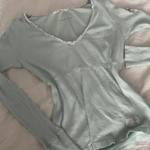 Odd Molly tröja - Säljer denna gulliga odd molly tröjan i storlek 1/S men passar även Xs❤️Tröjan är i bra skick. Hör av er vid intresse💕