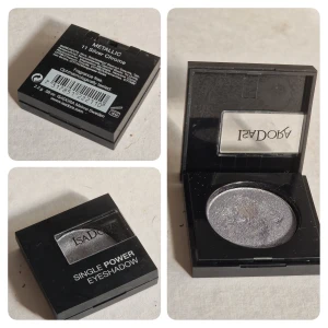 Isadora metallic silver glitter ögonskugga i Euphoria stil - Använd en gång inför Euphoria-festtema. Jättefin färg och satt på plats hela natten 💖 Har rensat ut smink jag ej använder/endast provat. Både dyra märken och budget. Kolla gärna min Plick för att se allt smink, jag samfraktar gärna 🌸