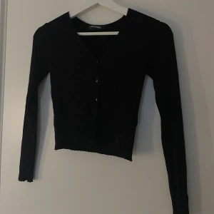 Stickad tröja  - tröja från Monki 