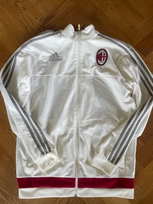 Milan fotbollströja  - Snygg fotbollströja i fint skick!