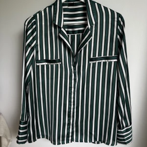 Skjorta - Skjorta i siden/silke