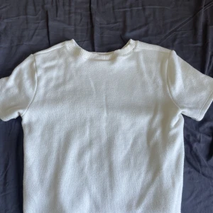 Zara topp - Basic tröja, köpt från zara. Fortfarande i bra skick 