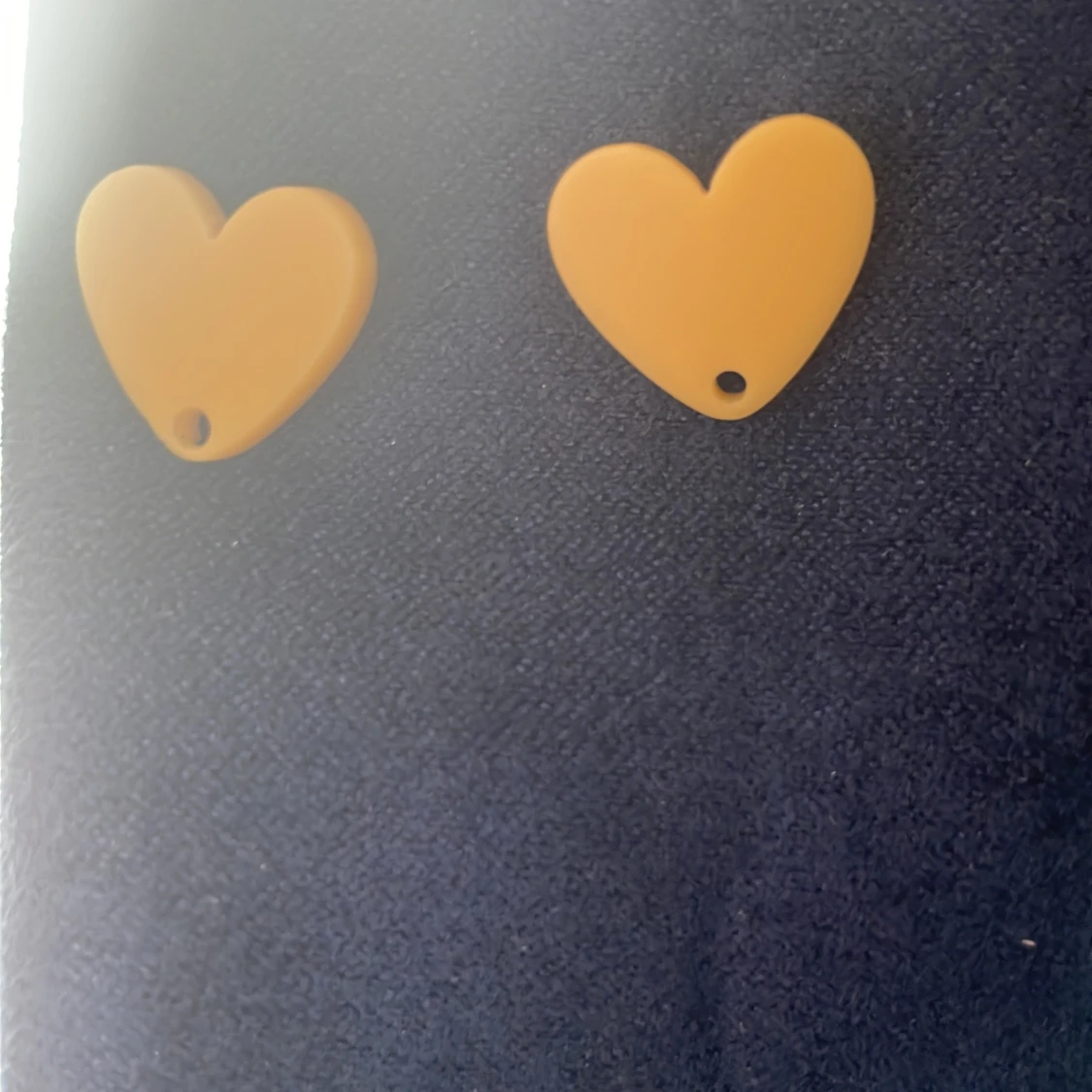 Hjärt örhängen!💛💛