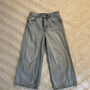 Levi’s jeans storlek 27 - Ljusa breda levis i storlek 27