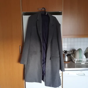 Tunnare rock - Trasig höger ficka annars bra skick