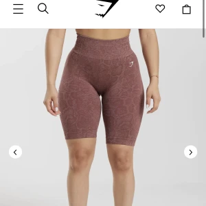 Gymshark seamless cycling shorts - Säljer dessa då de inte passar mig längre. Har inte alls haft dom länge och de har inga tecken på användning förutom att tvättlappen är lite skrynklig. De har en butt scrunch där bak och sitter supersnyggt 