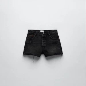 ZARA SHORTS - Shorts från ZARA inköpta förra året för ca 300kr✨ Säljer pga får ingen användning av dom🫶 Kan gå ner i pris om man köper via köp nu❤️‍🔥❤️‍🔥❤️‍🔥