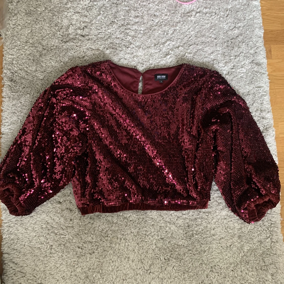 Vinröd långärmad paljettopp - 90