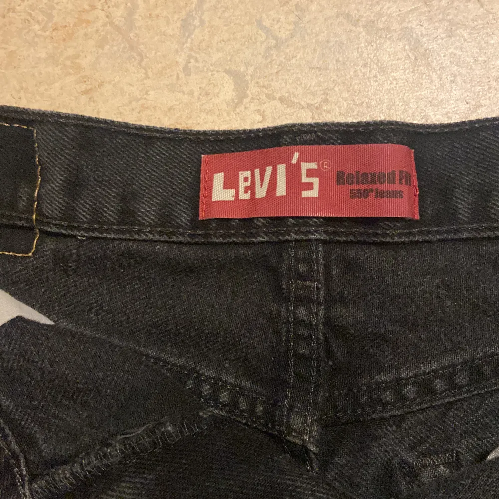 Supersöta levis jeansshorts som hade funkat perfekt på stranden eller bara på en varm dag. Köpta second hand och hade nog passat xs-s . Shorts.