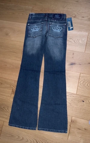 Victoria beckham jeans - Säljer dem här nya Victoria beckham då dom inte passad. aldrig använda !! Bra skick!