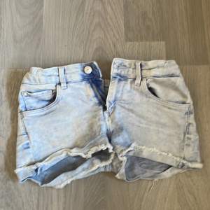 Superfina shorts! Använda men i bra skick! 30kr