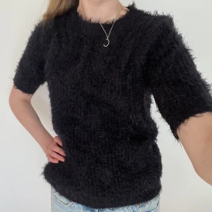 Söt tröja  - Så skön lurvig tröja. Storlek L men sitter som S-M