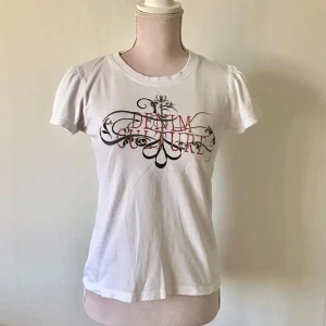 Denim Culture t-shirt  - Denim Culture T shirt för bara 29kr💕 Står storlek M men är egentligen storlek S - XS. 