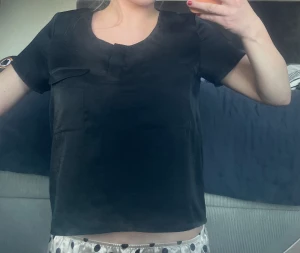 Snygg blus! - Funkar till både vardag och festliga tillfällen 