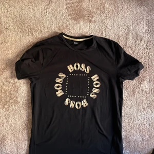 Hugo boss t-shitt - Hugo boss tshirt bra skick strl xl 