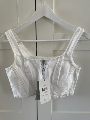 Linne - Aldrig använd, lappen finns kvar på. Jeans material. 