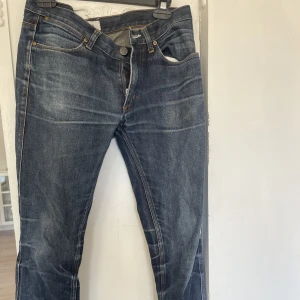 Acne jeans  - Säljer mina lågmidjade acne jeans som tyvärr är lite förstora och därav nästintill aldrig använda. 