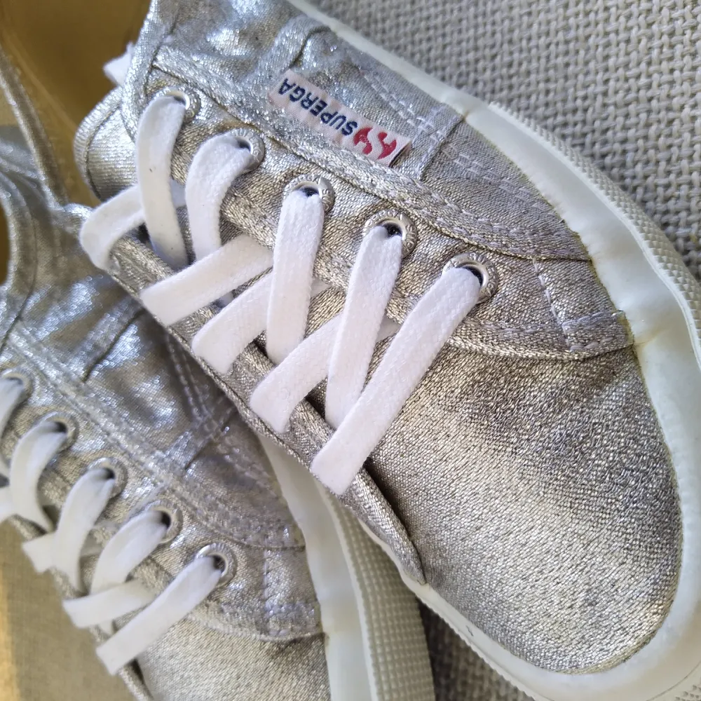 Silver Superga Dam skor 38  . Skor.