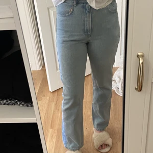 Jeans  - Ordinarie pris: 499kr  Jag är 168 och är perfekt i längden!  